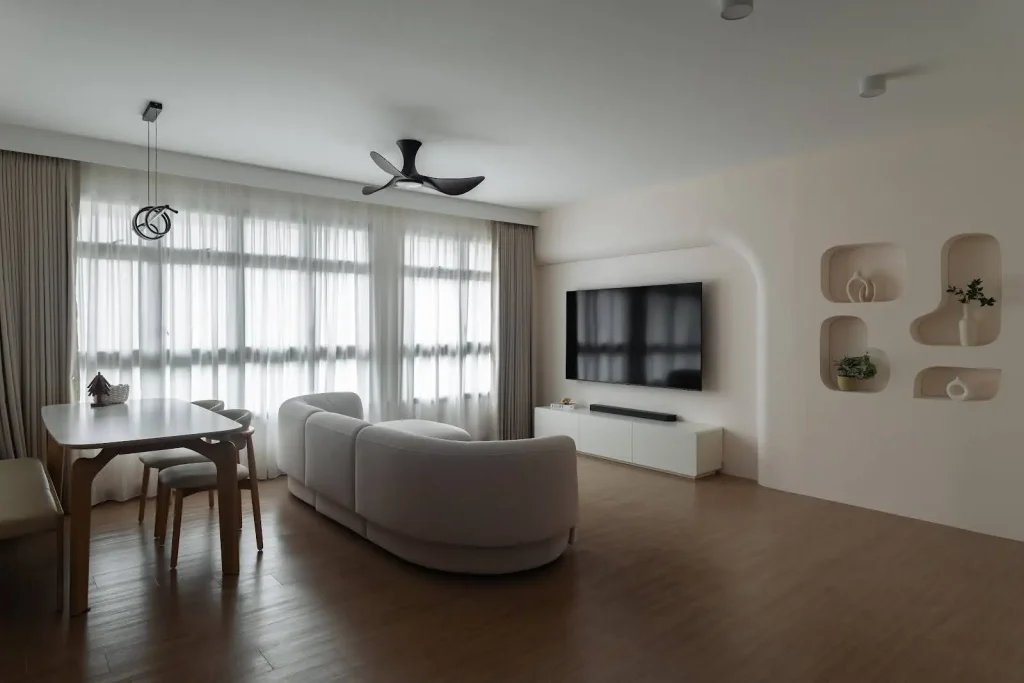 Open and Flowing Space Layout