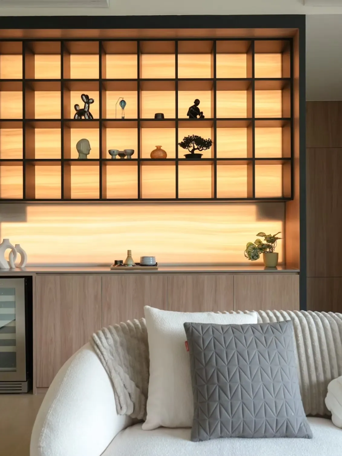 quiet form house feature image