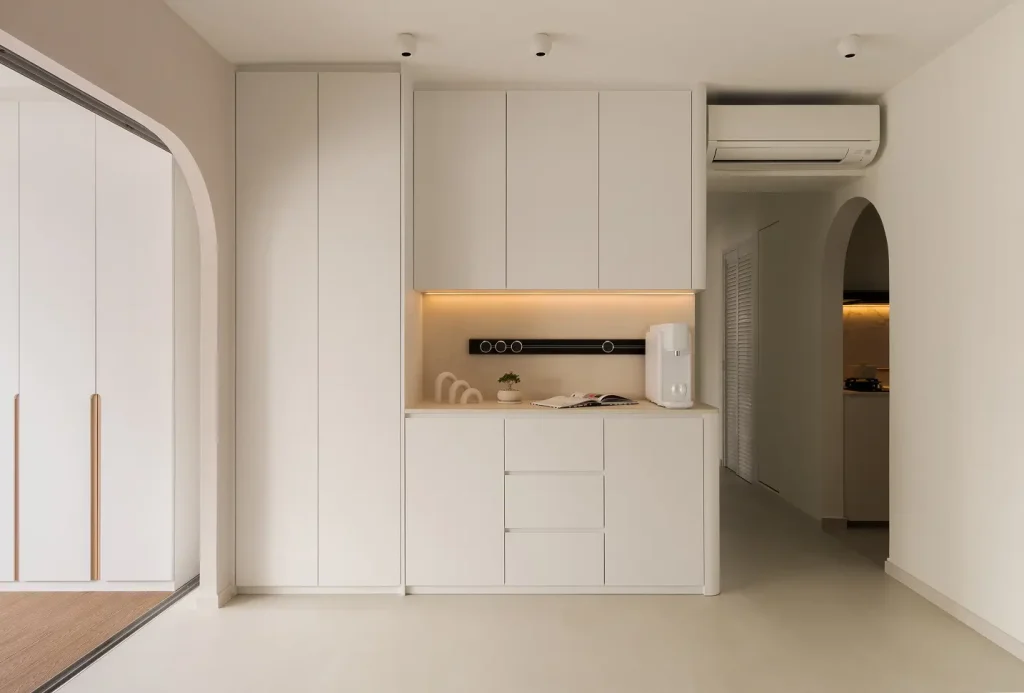 neutral palettes, statement accents, warm lighting